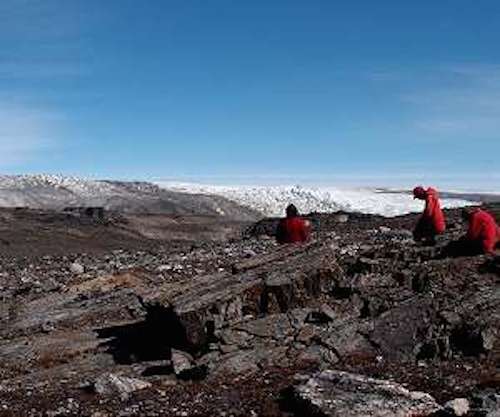 scientists-greenland-excavatin