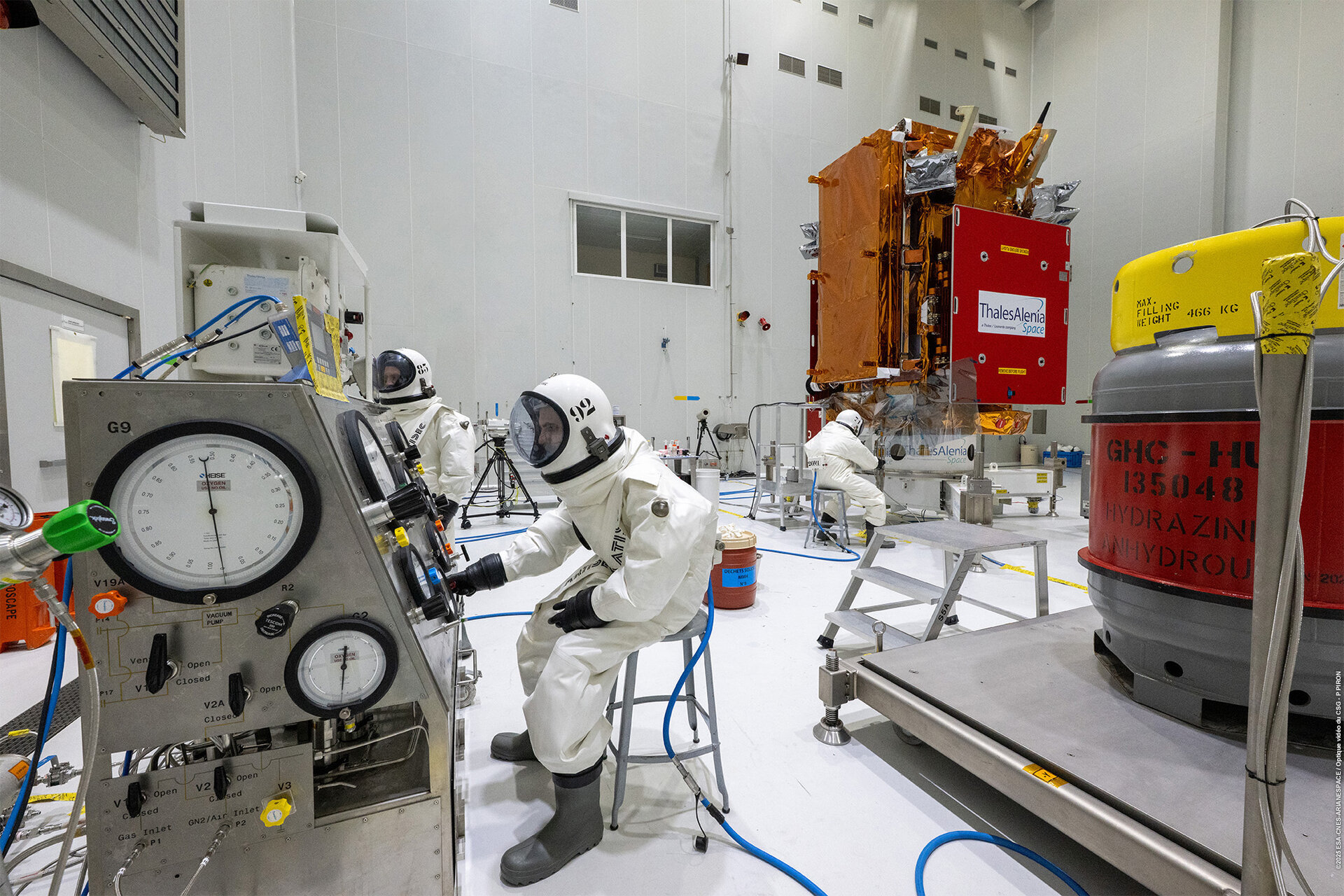 sentinel-1d-fuelled-in-kourou-pillars