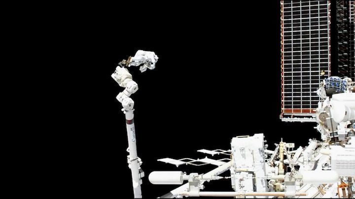 snaps-about-coverage-of-iss-expedition-61-u-s-spacewalk-59-to-begin-repairs-on-the-alpha-magnetic-sp