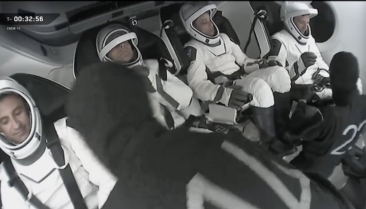 spacex-crew-13-dragon-ar