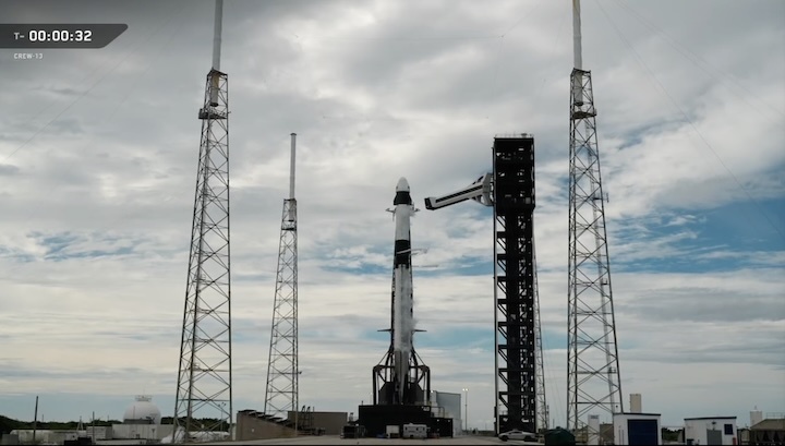 spacex-crew-13-dragon-ay