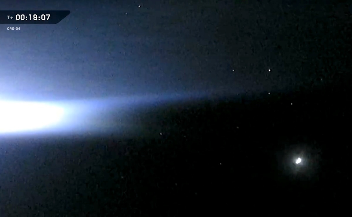 spacex-crs-34-cargo-dragon-mission-bg