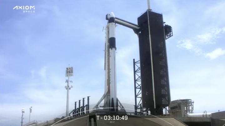 spacex-dragon-ax2-launch-b