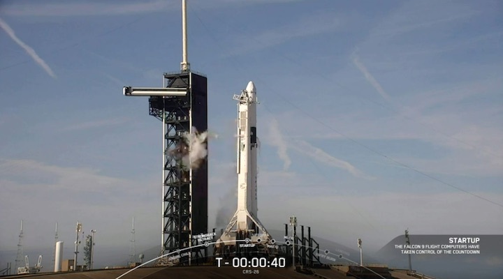 spacex-dragon-crs26-launch-bee