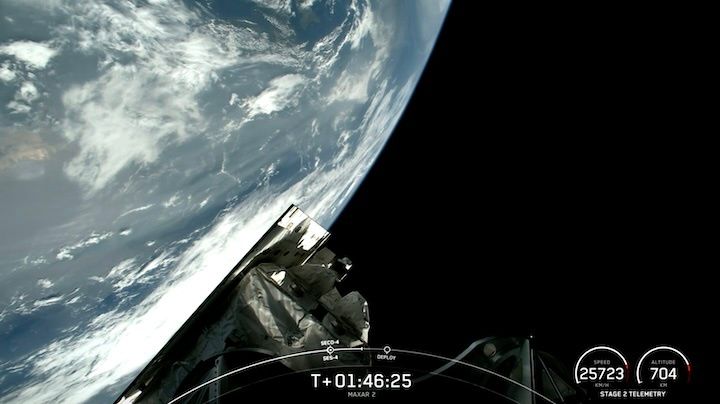 spacex-falcon9-maxar-launch-azc