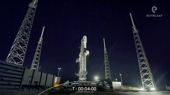 spacex-hot-bird-launch-ae
