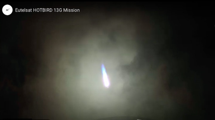 spacex-hot-bird-launch-aq