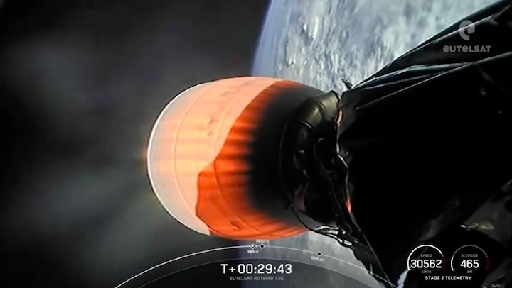 spacex-hot-bird-launch-awd