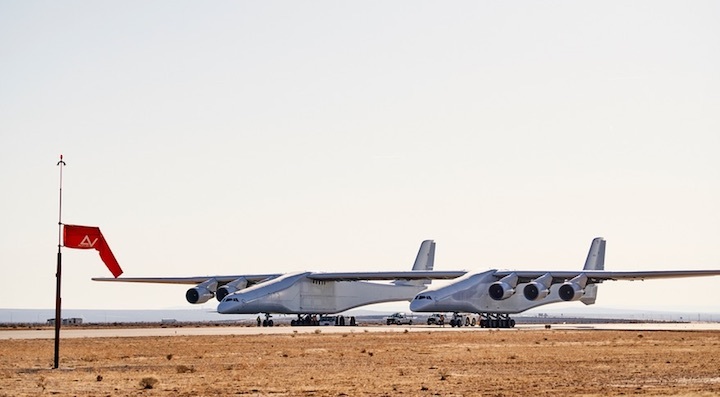 stratolaunch-taxi-1
