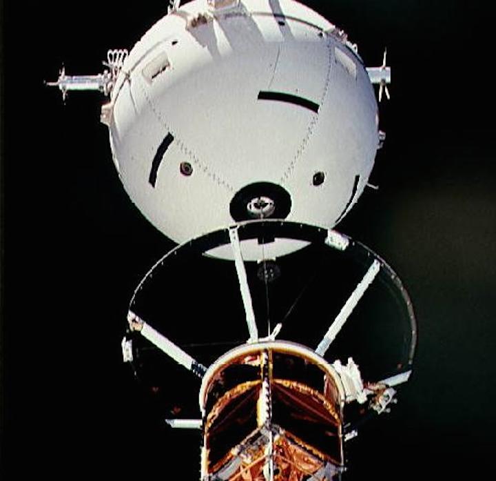 sts-46-tss-1-tether-close-up