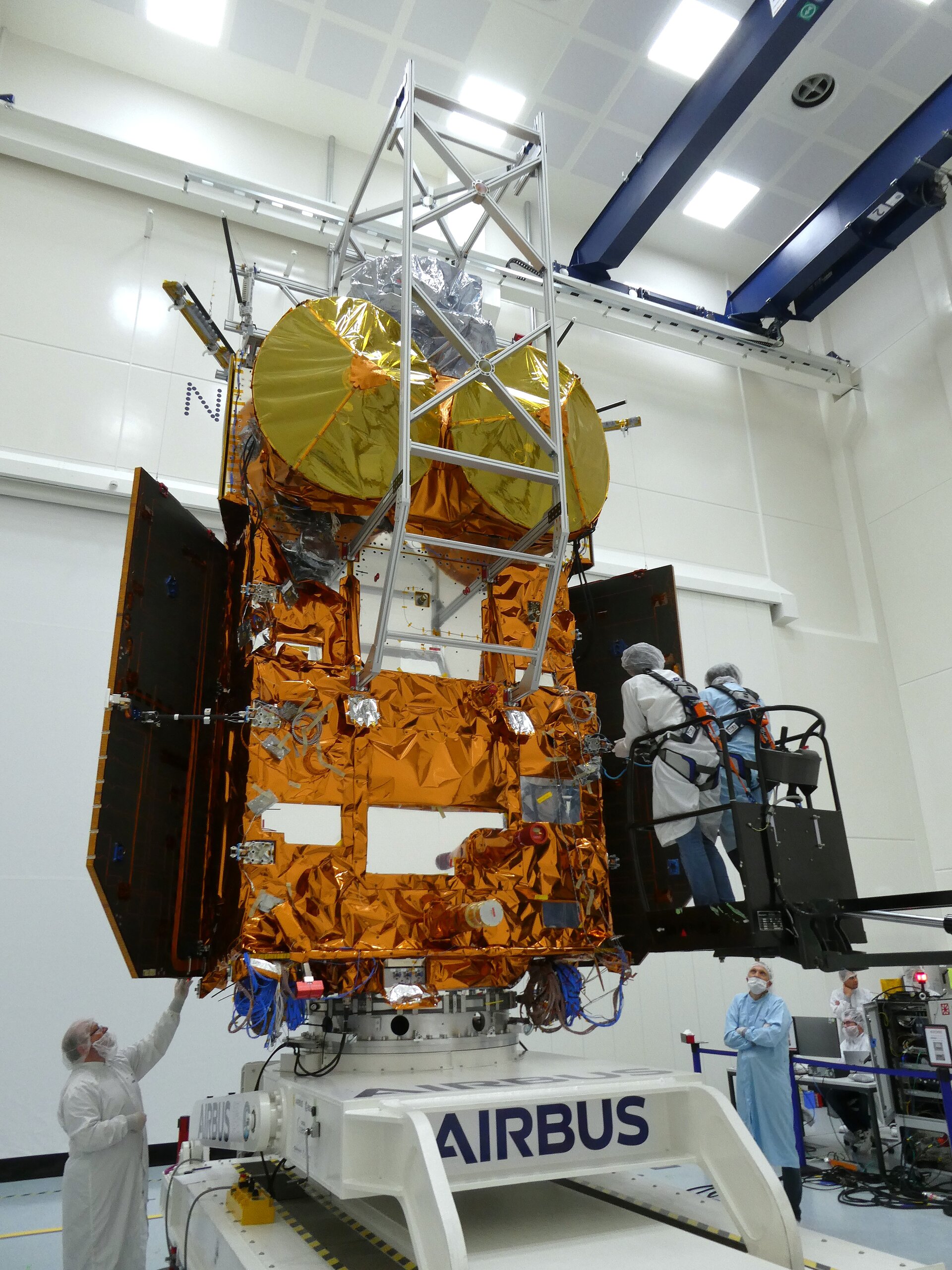 testing-cristal-s-solar-panel-deployment-pillars