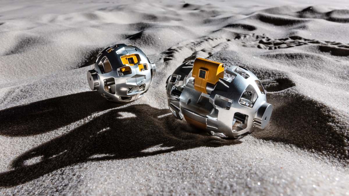 the-transformable-palm-sized-rover-lev-2-credit-d-hirano-1200