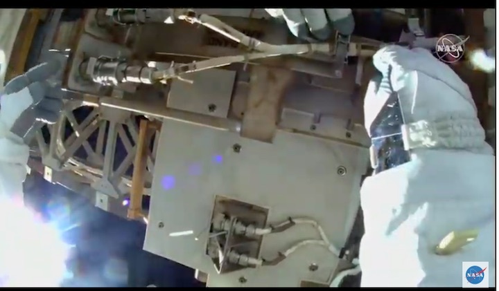 us-spacewalk78-b