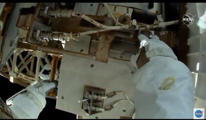 us-spacewalk78-bc
